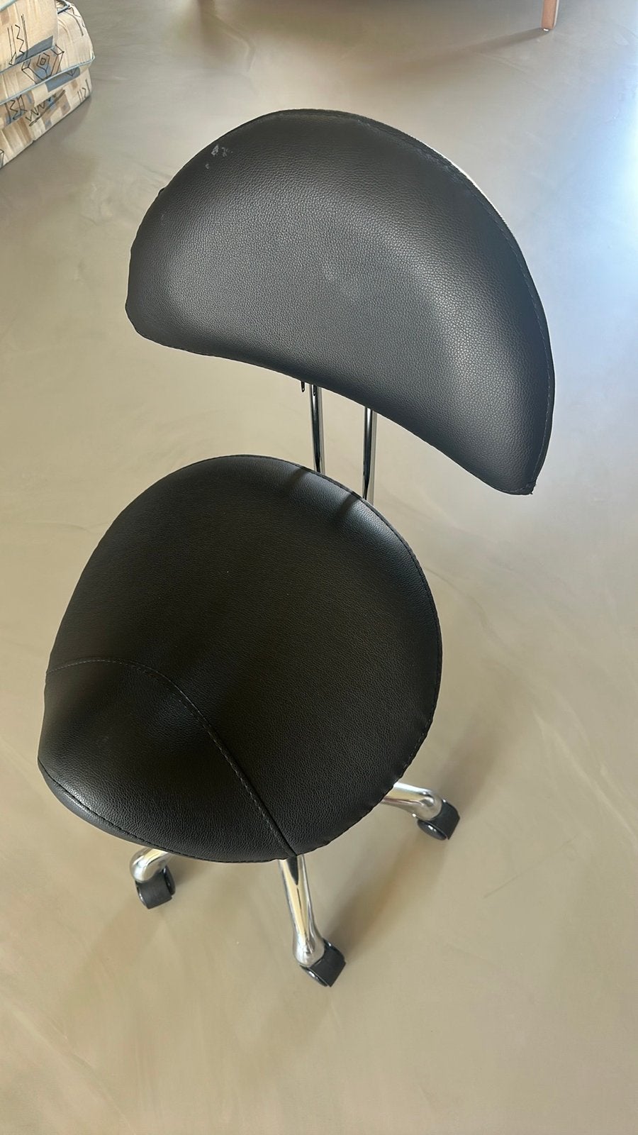Zwarte zadelkruk met rugleuning - Reeve Beauty Series, Ophalen, Zwart, Zo goed als nieuw, Bureaustoel