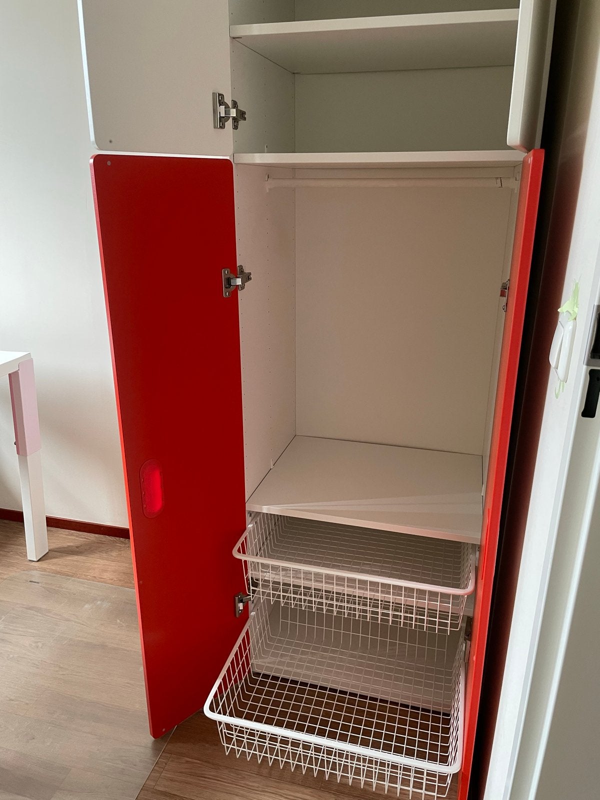 IKEA kledingkast - Wit/Rood met Groeimeter, Ophalen, Gebruikt, Kast
