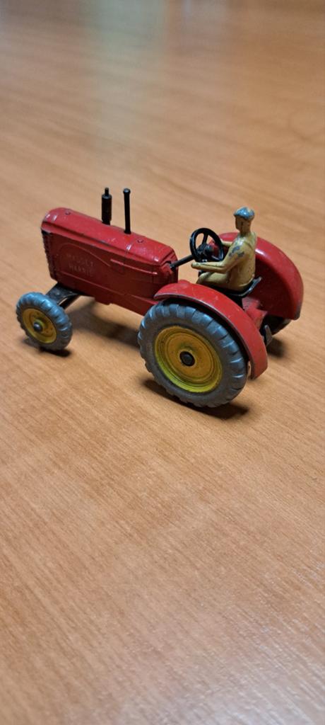 Vintage Dinky Toys Meccano Massey Harris Tractor #27a, Gebruikt, Dinky Tiys, Tractor of Landbouw, Onbekend