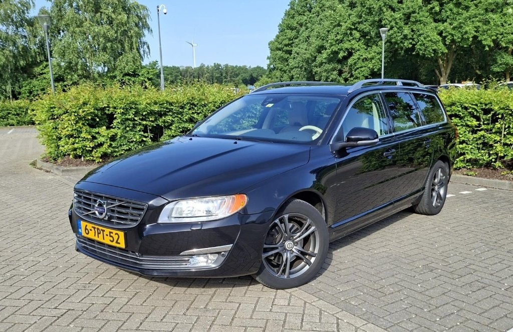 Volvo V70 D4 133KW 2014 Zwart, rijk uitgerust, 2e berijder, Voorwielaandrijving, Euro 5, Beige, 4 cilinders