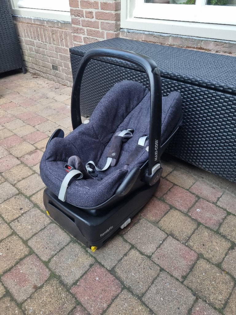 Maxi-Cosi Pebble + Family-Fix Base, Gebruikt, Ophalen of Verzenden, Isofix, 0 t/m 13 kg