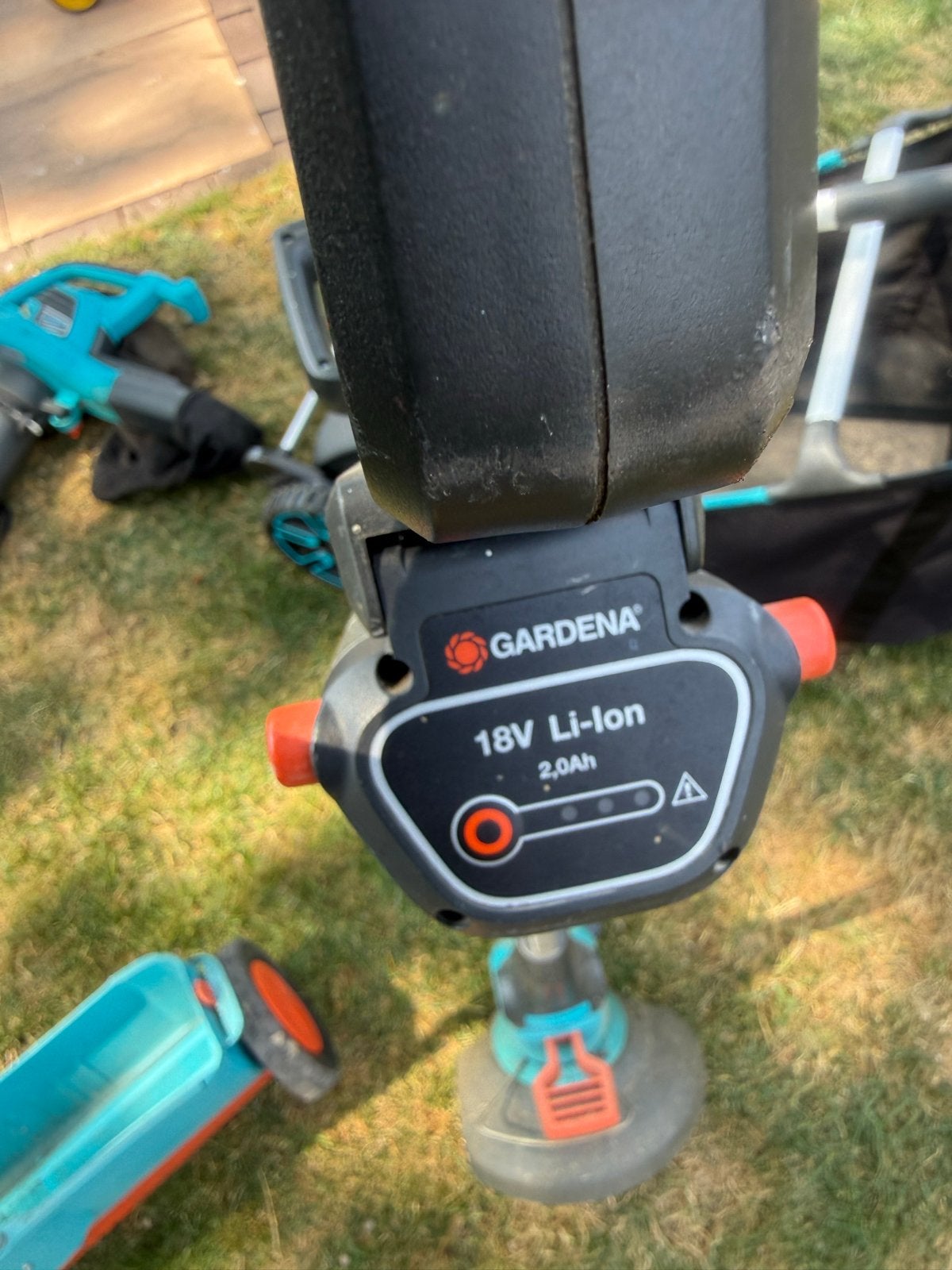 Gardena Accu Grastrimmer, Bladblazer, Strooier en Veegmachin, Ophalen, Gebruikt, Accu-grasmaaier