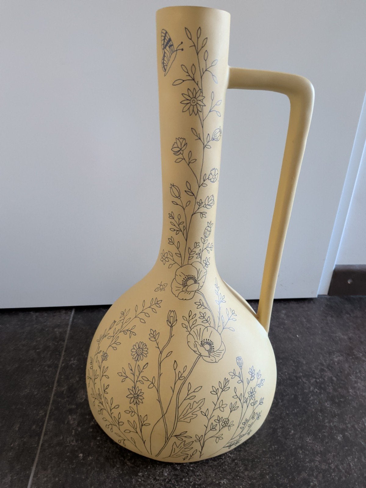 mooie handgetekende vaas voor droogbloemen of voor de sier, Ophalen of Verzenden, Zo goed als nieuw