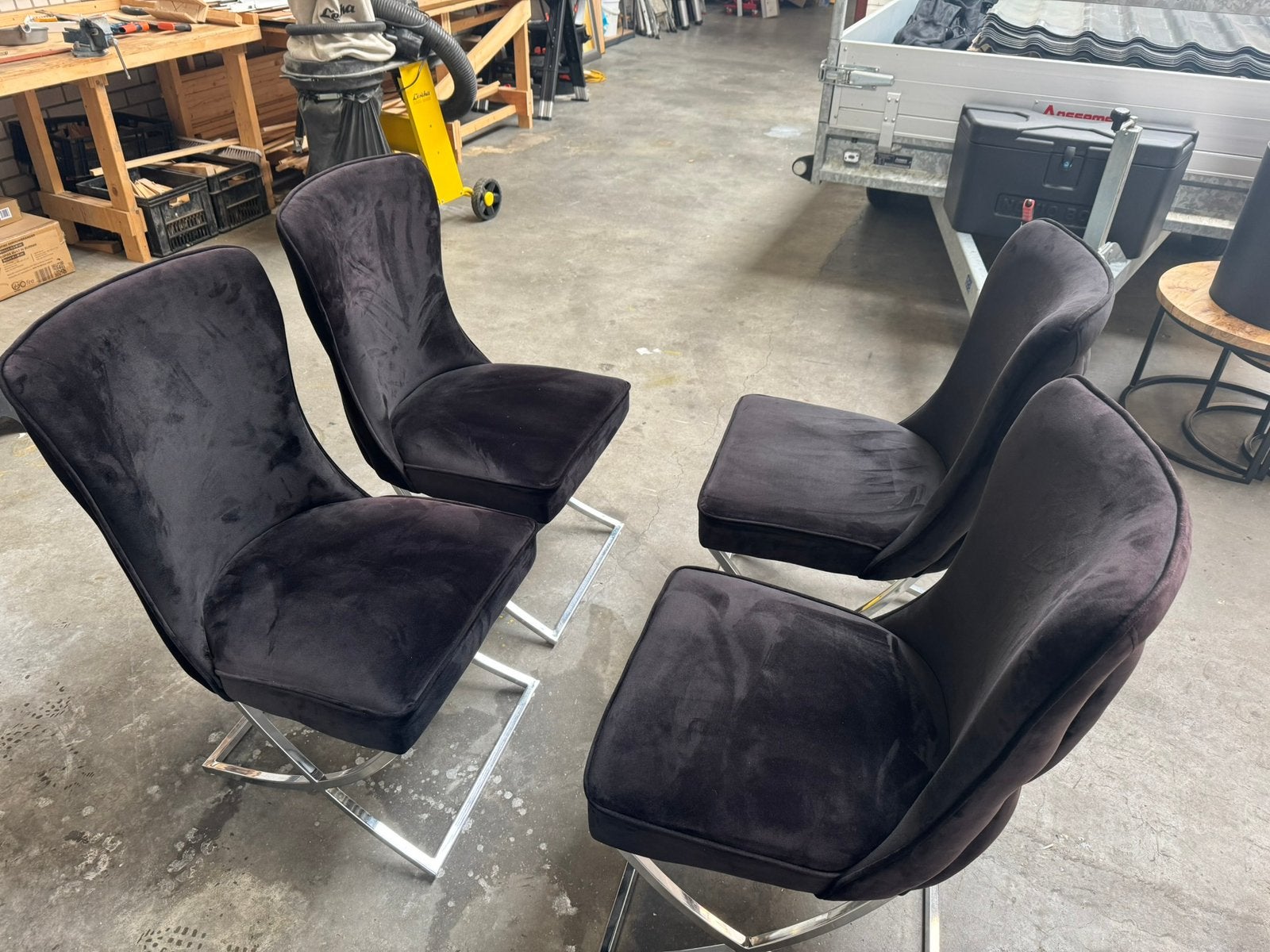 4 eetkamerstoelen en 3 barkrukken zelfde style, Ophalen, Zo goed als nieuw