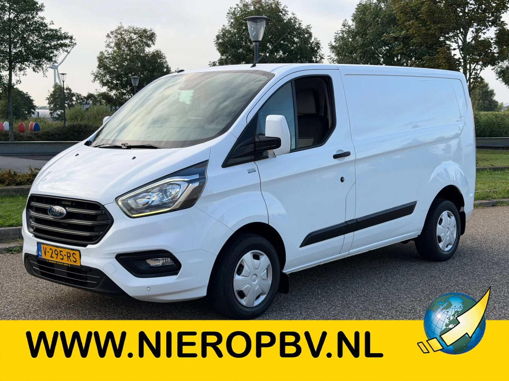 Ford Transit Custom 2.0TDCI L1H1 Trend Airco Navi Cruisecont, Voorwielaandrijving, Euro 6, 4 cilinders, Wit