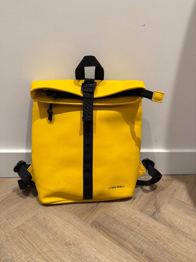 ZGAN geel New Rebels rolltop rugzak schooltas waterproof, Overige merken, Minder dan 30 cm, Ophalen of Verzenden, Minder dan 25 cm