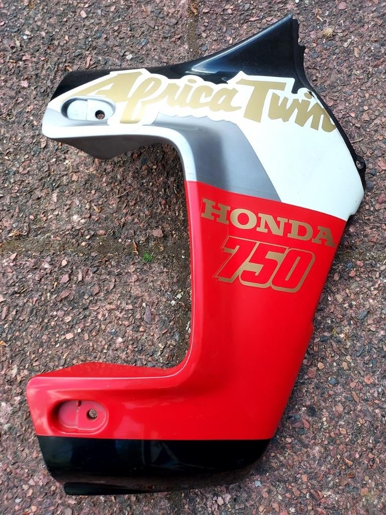 Honda XRV750 Africa Twin RD04 Rechter zijkuipdeel zwart-rood, Verzenden