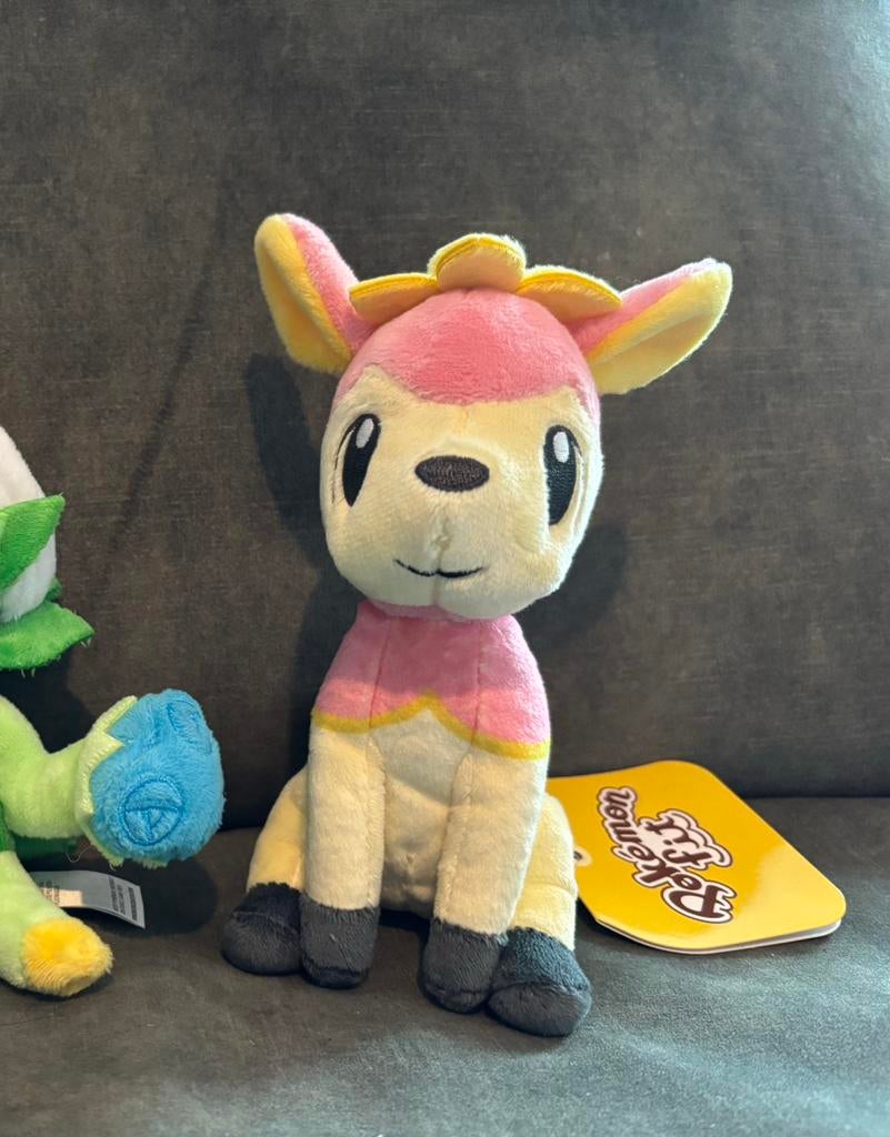 Deerling Pokemon Center Fit Knuffel, Kinderen en Baby's, Speelgoed | Knuffels en Pluche, Nieuw, Overige typen, Ophalen of Verzenden