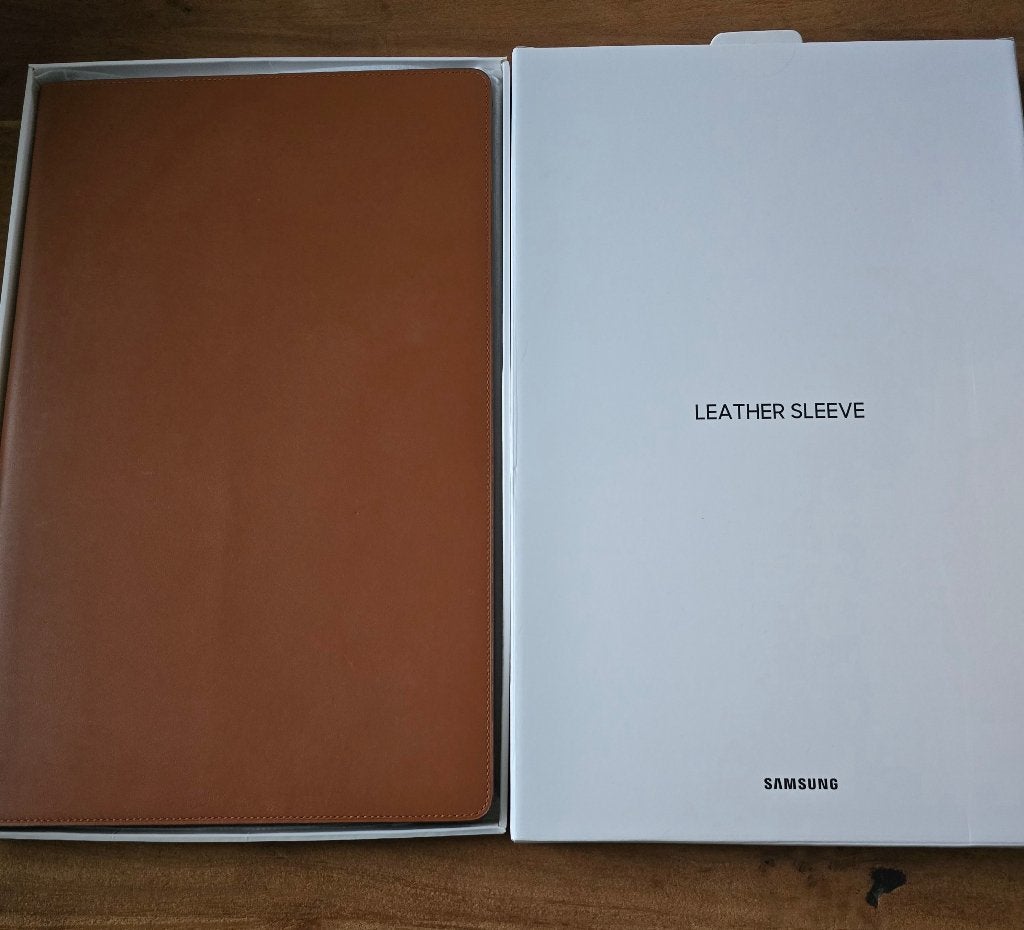 Samsung  Leather Sleeve voor Galaxy book 15”., Ophalen, 15 inch, Zo goed als nieuw, Samsung