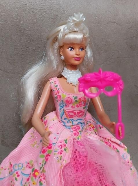 Zeldzame vintage Hasbro Sindy "Magic Eyes" pop (compleet), Ophalen of Verzenden, Zo goed als nieuw, Barbie