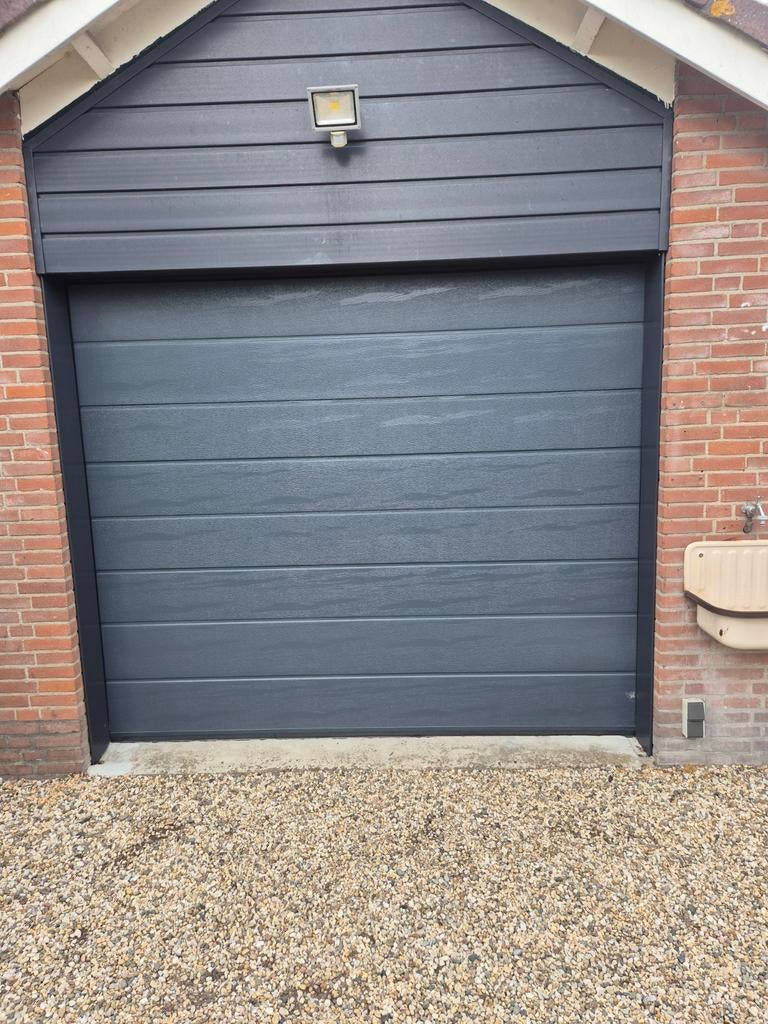 Nog goed werkende elektrische garagedeur 251 bij 214, Doe-het-zelf en Verbouw, Deuren en Horren, Ophalen