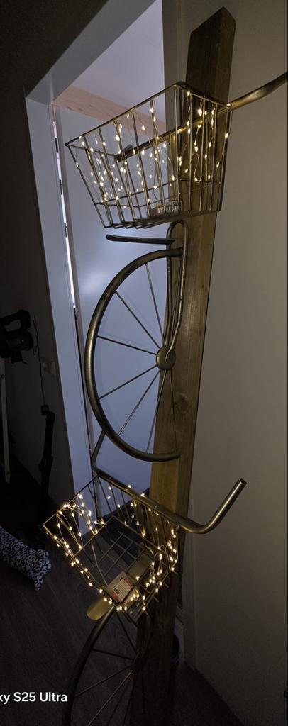 Decoratieve fiets voor aan de muur met mandjes, Huis en Inrichting, Wandkapstok, Ophalen of Verzenden, Zo goed als nieuw, Minder dan 100 cm