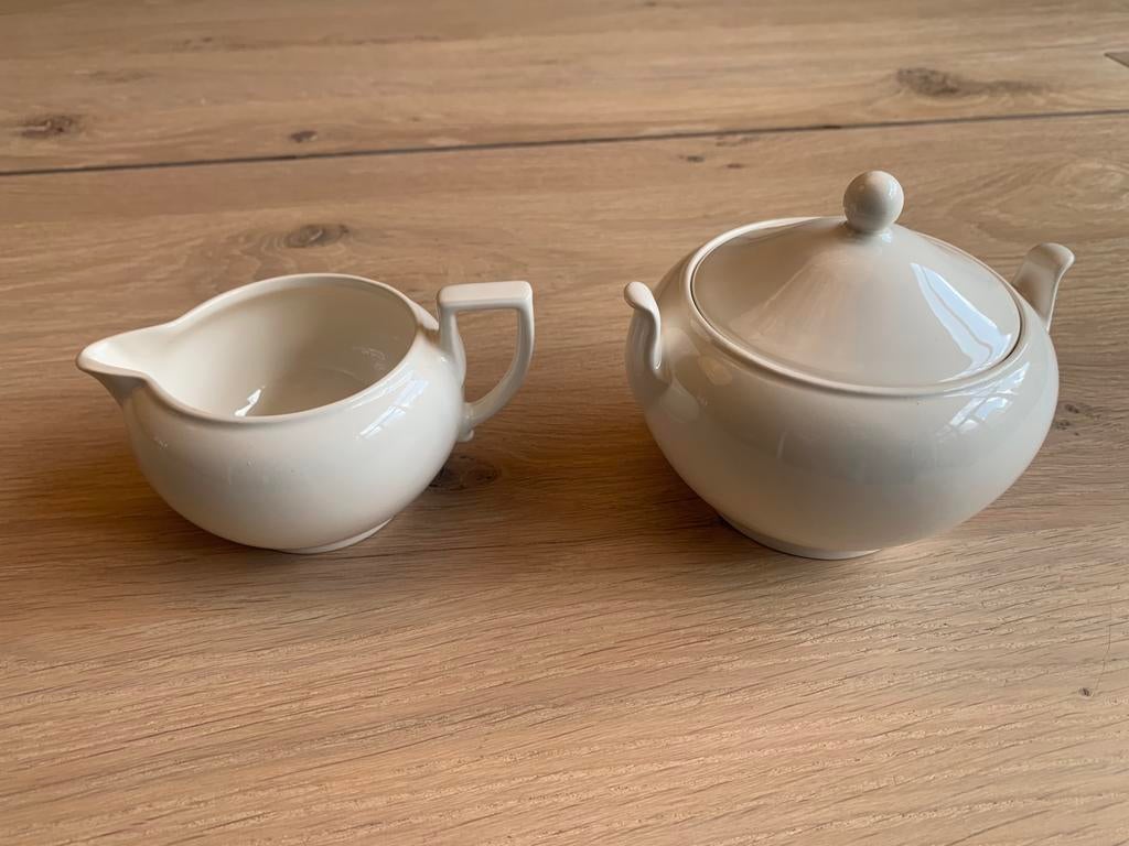 Wedgwood traditional plain suikerpot en melkkan, Huis en Inrichting, Keuken | Servies, Ophalen, Overige typen, Zo goed als nieuw
