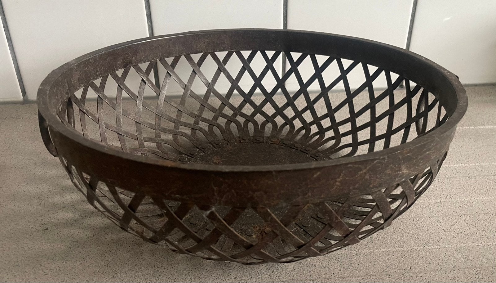 Prachtige metalen fruitschaal schaal, Ophalen of Verzenden, Zo goed als nieuw, Rond, Overige materialen