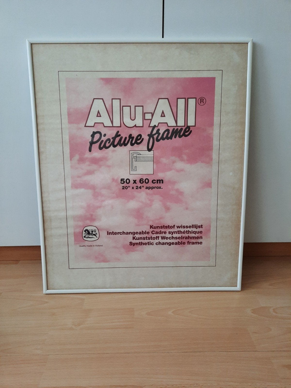 2 Fotolijsten Wit en Rood, Ophalen, Kunststof, 50 tot 75 cm, Zo goed als nieuw