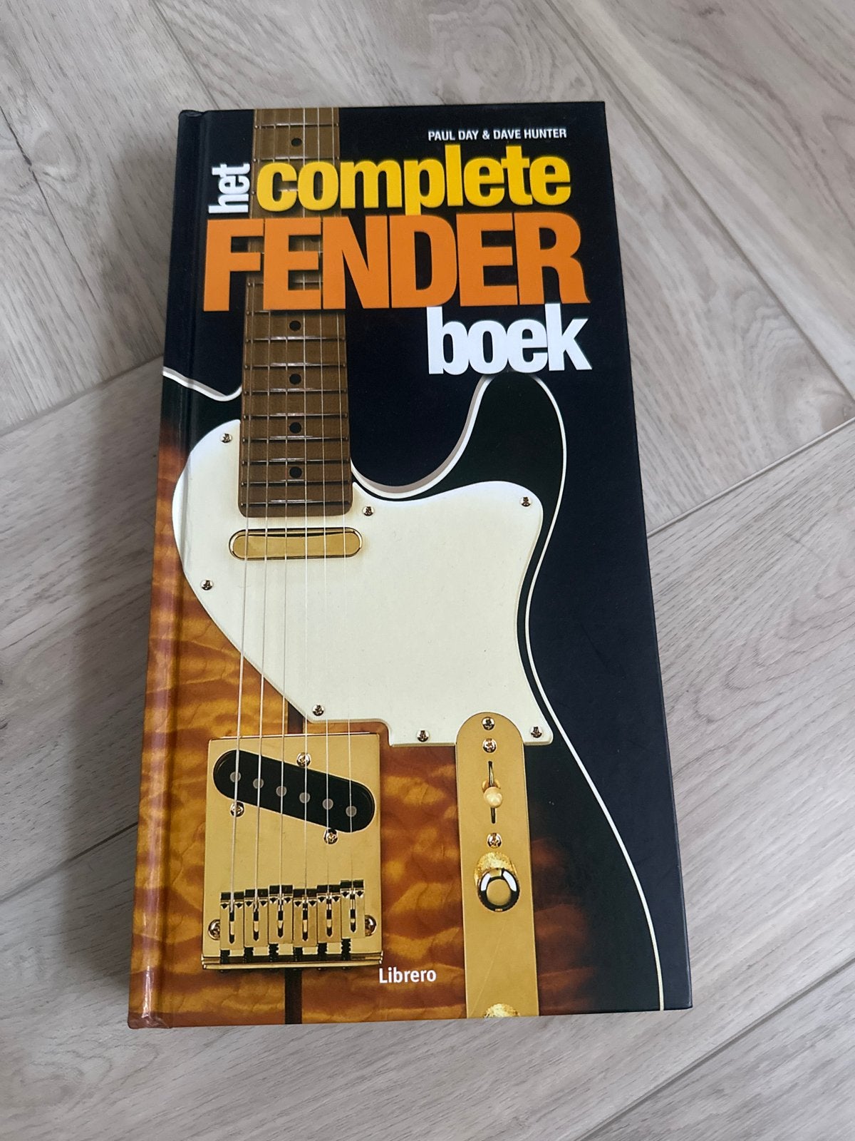 Het Complete Fender Boek - Paul Day & Dave Hunter, Ophalen of Verzenden, Zo goed als nieuw, Instrument