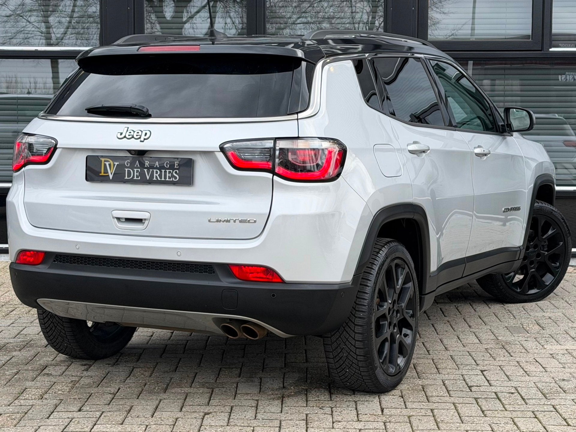 Jeep Compass 1.3T Limited DDCT Aut Full Option ACC 1750KG Tr, Auto's, Jeep, Dealer onderhouden, Zwart, 4 cilinders, 150 pk