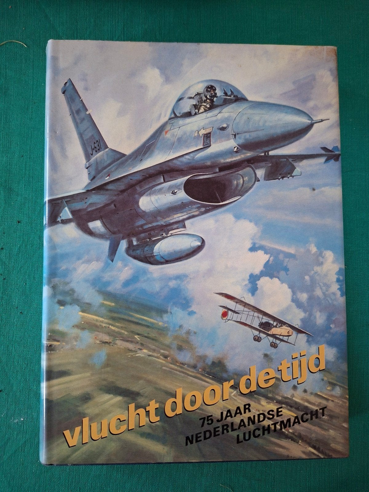 Vlucht door de tijd: 75 jaar Nederlandse Luchtmacht, Boeken, Ophalen of Verzenden, 1945 tot heden, Luchtmacht, Onbekend