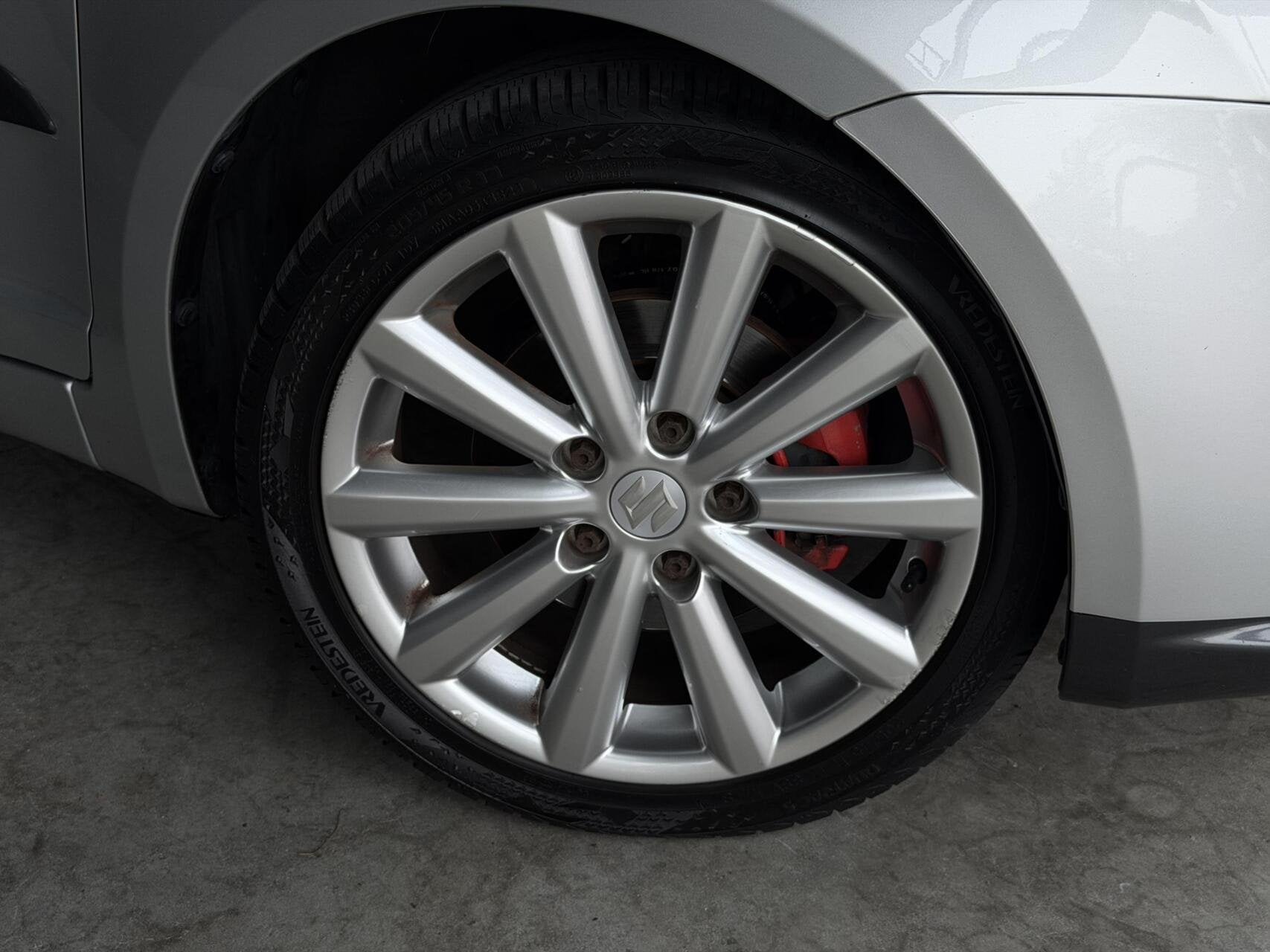 SUZUKI SWIFT 1.6 SPORT 125ch - JANTES 17" - SIÈGES SPORT - CLIMATISATION AUTOMATIQUE - DÉMARRAGE SANS CLÉ - AILERON