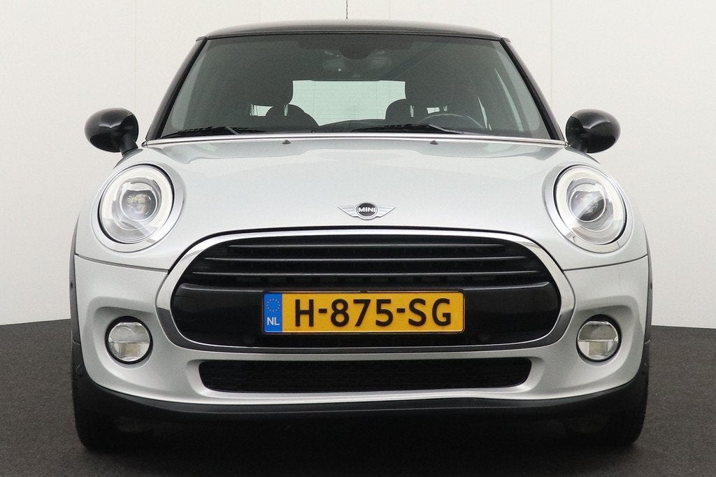 MINI Mini 1.5 136 PK Aut. Cooper Navi Cruise Stoelverw., Auto's, Mini, Gebruikt, 4 stoelen, Leder en Stof, Bedrijf