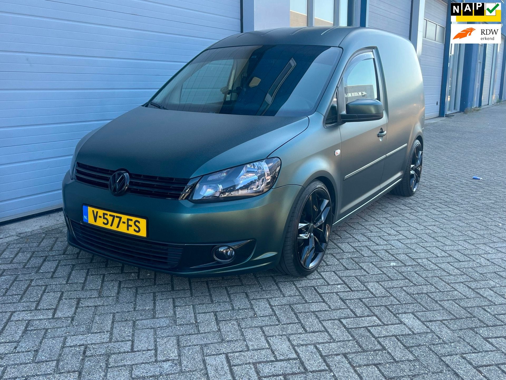 Volkswagen Caddy 1.6 TDI BMT, Auto's, Voorwielaandrijving, Euro 5, Gebruikt, Zwart
