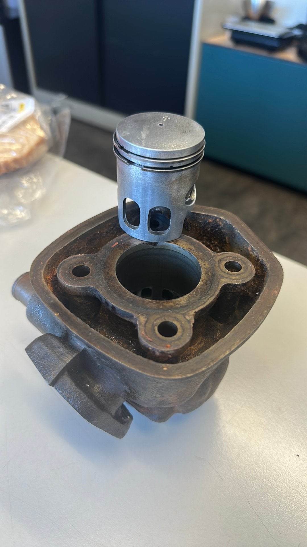 GRATIS AF TE HALEN! Minarelli horizontaal OEM cilinder., Ophalen of Verzenden, Gebruikt, Cilinder