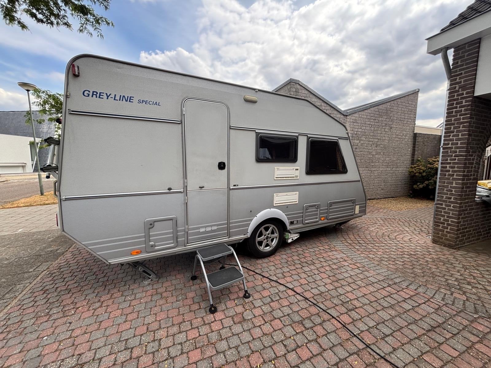 Kip Grey-Line Special Caravan- Compact en Compleet, Rondzit, Kip, Omvormbare zithoek, Particulier