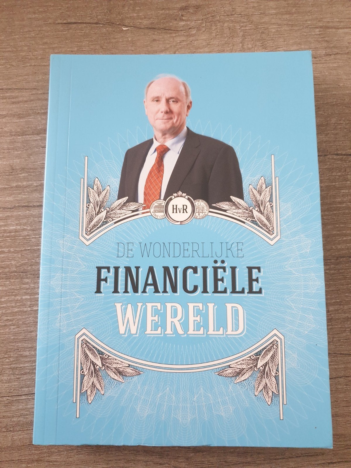 De Wonderlijke Financiële Wereld - Boek, Ophalen of Verzenden, Gelezen, Abel Slippens, Bart Koster, Pieter Couwenbergh, Wouter Keuning