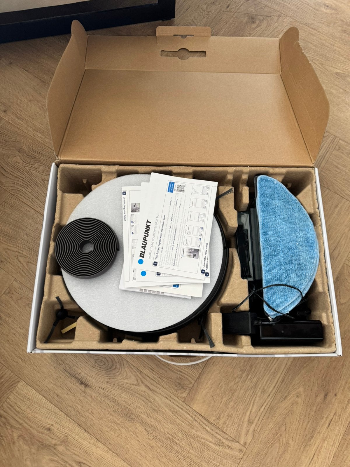 Blaupunkt robotstofzuiger Bluebot XBoost, Ophalen of Verzenden, Zo goed als nieuw, Robotstofzuiger
