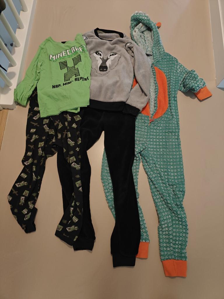 Leuke set kinderpyjama's en huispakken, Nacht- of Onderkleding, Gebruikt, Ophalen of Verzenden, Jongen
