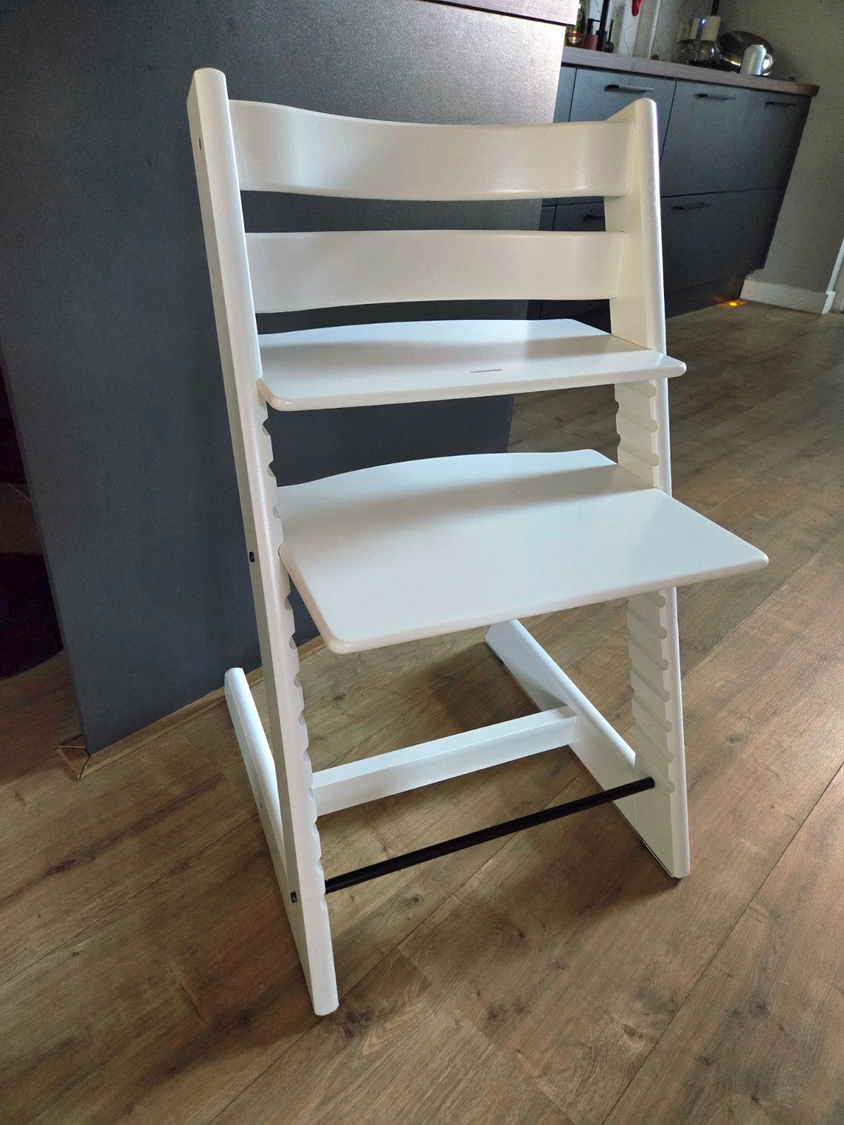 Stokke Tripp Trapp stoel wit nieuwste model, Kinderen en Baby's, Kinderstoelen, Ophalen, Zo goed als nieuw, Meegroeistoel