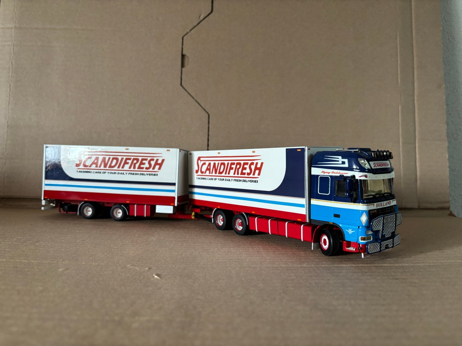 Scandifresh DAF XF Combi - Code 3 Model, Hobby en Vrije tijd, Modelbouw | Auto's en Voertuigen, Gebruikt, Truck, 1:50 of kleiner