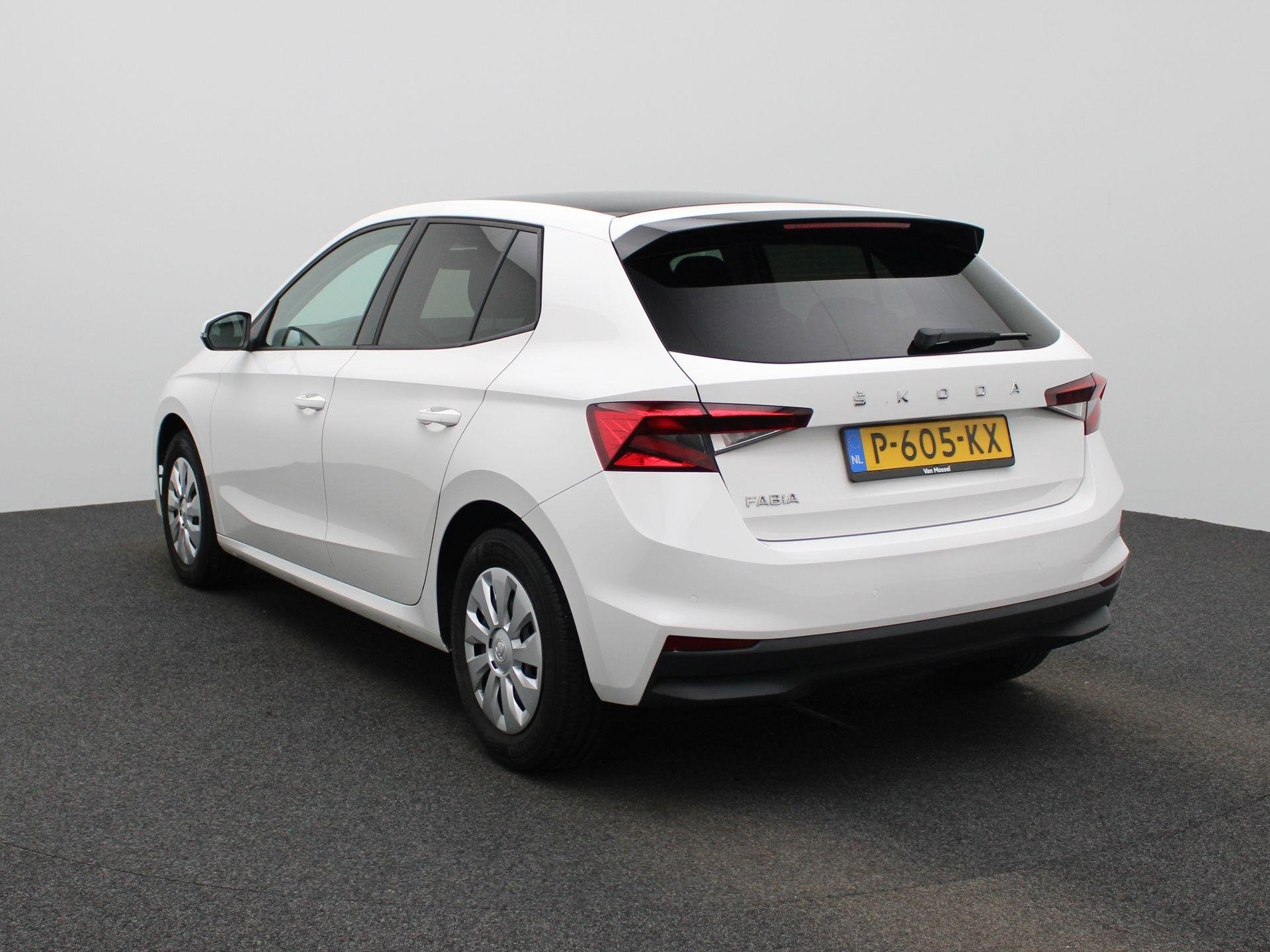 Skoda Fabia 1.0 TSI Ambition | PANORAMADAK | PARKEERSENSOREN, Voorwielaandrijving, 12 maanden, Stof, Euro 6