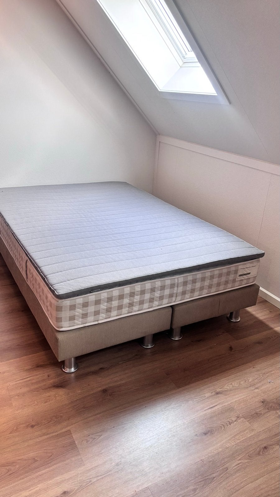 Twijfelaar boxspring 140x200 cm gratis af te halen, Huis en Inrichting, Slaapkamer | Boxsprings, Ophalen, Gebruikt, Beige, 140 cm