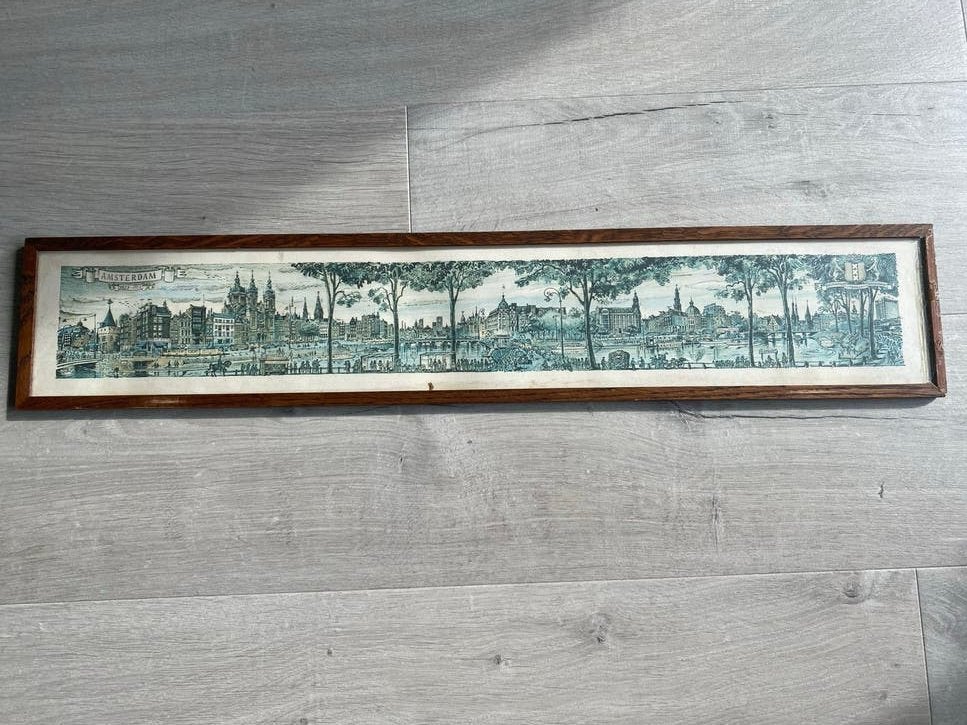 Langgerekt stadsgezicht Amsterdam - Reproductie jubileum, Ingelijst, 70 cm, 1950 - 1999, Ophalen of Verzenden