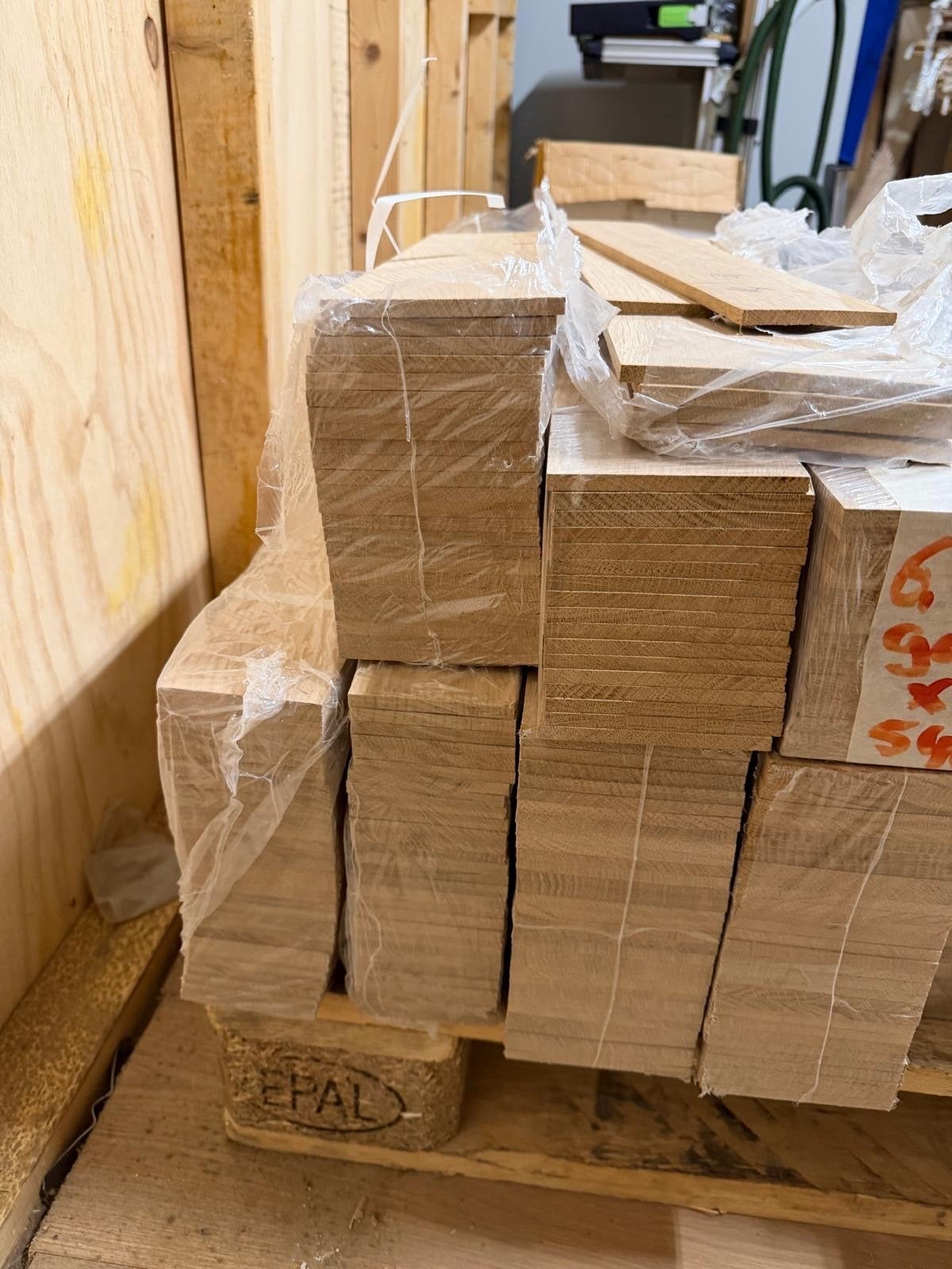 Halve pallet eiken tapis en diverse houtsoorten, Doe-het-zelf en Verbouw, Hout en Planken, Ophalen, Gebruikt, Minder dan 25 mm
