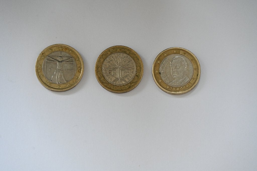 3x 1 Euro munten, Postzegels en Munten, Munten | Europa | Euromunten, Ophalen of Verzenden, Overige landen, 2 euro