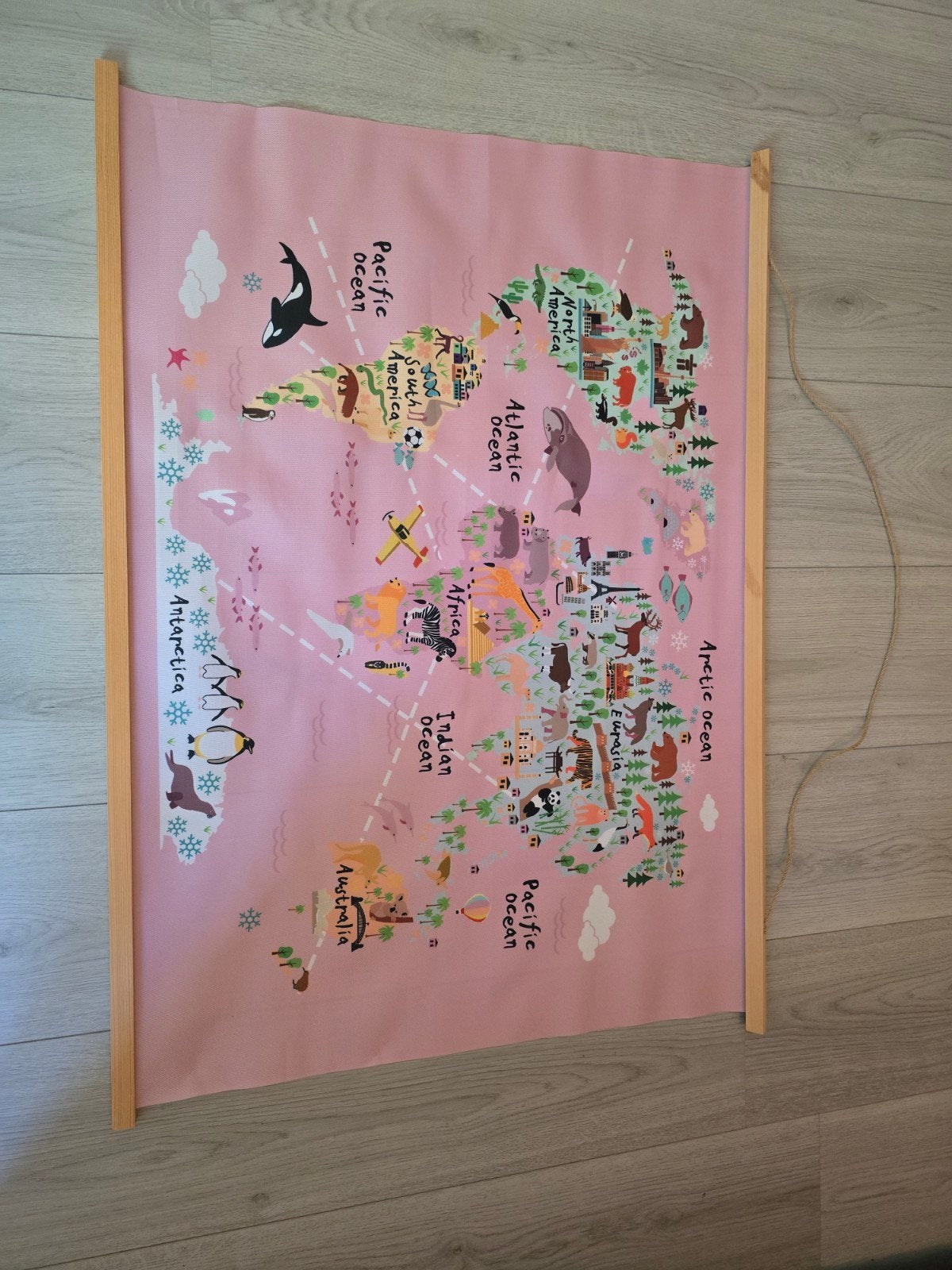 Kinder Wereldkaart Wanddecoratie stof Roze 90x60 cm, Ophalen, Overige merken, Zo goed als nieuw, Wanddecoratie