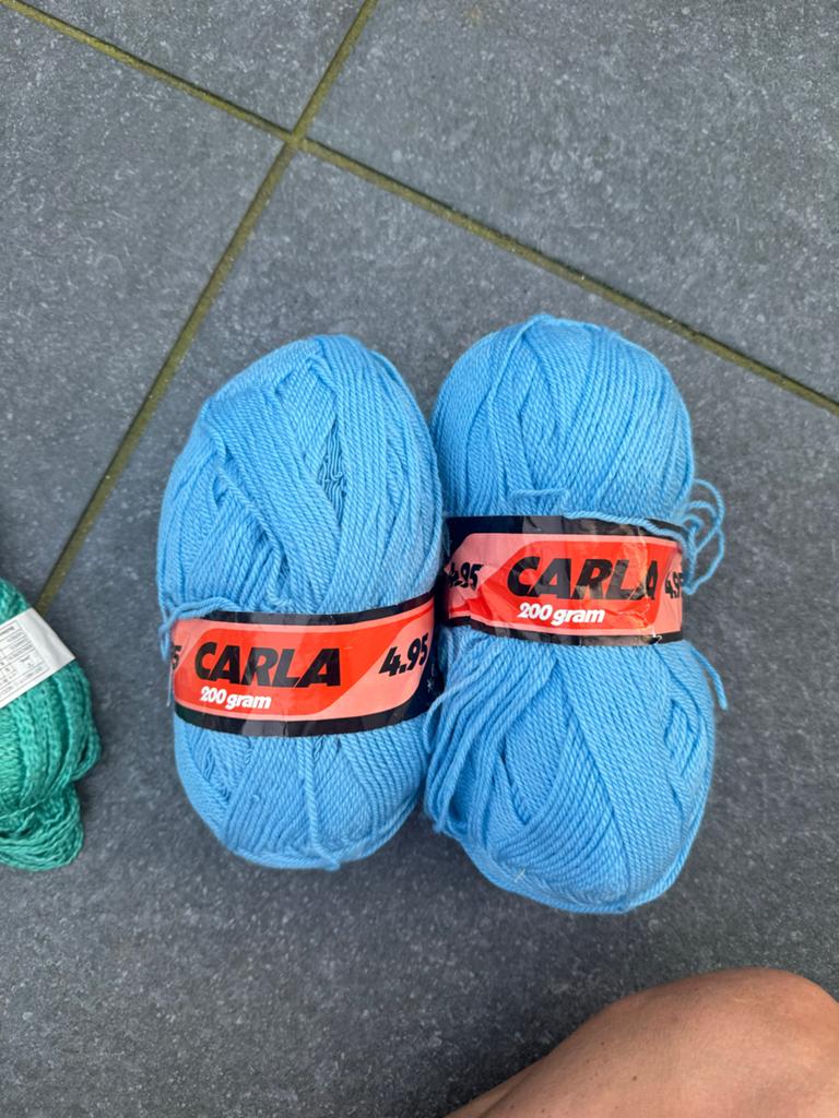 2 bollen Carla wol, lichtblauw, 85% acryl 15% wol, Ophalen of Verzenden, Nieuw, Breien of Haken, Wol of Garen