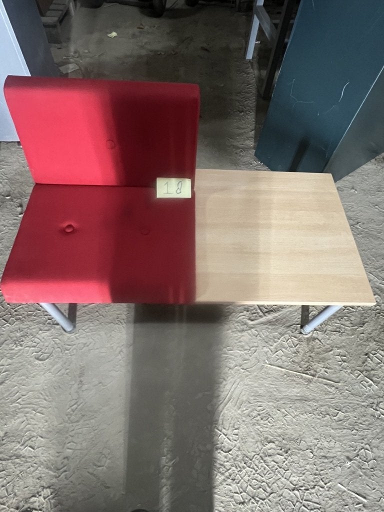 wachtkamerbankje of bijkeukenbankje, Ophalen, Twee, Zo goed als nieuw, Rood