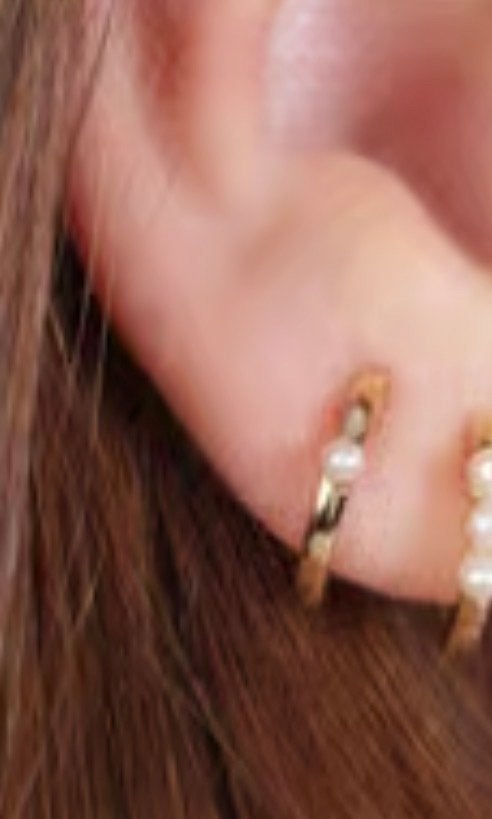 Oorbellen met Parel  Gold plated, Hangers, Ophalen of Verzenden, Zo goed als nieuw, Met edelsteen