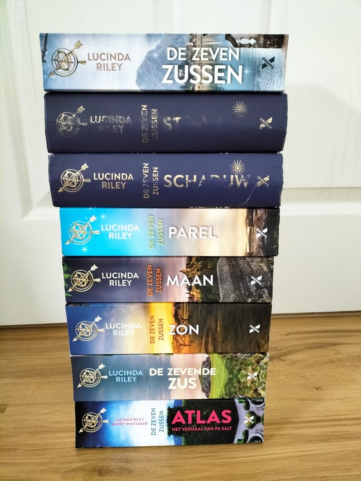 De Zeven Zussen serie - Complete set van 8 boeken, Boeken, Ophalen of Verzenden, Zo goed als nieuw, Lucinda Riley, Nederland