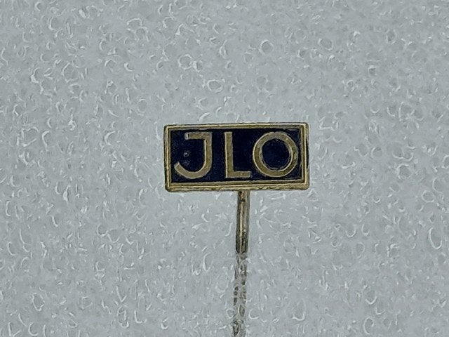 SP2235 Speldje JLO, Verzamelen, Ophalen of Verzenden, Gebruikt, Overige onderwerpen