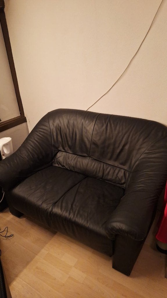 MOET WEG Zwarte leren bank sofa, Ophalen, 150 tot 200 cm, Tweepersoons, Zo goed als nieuw