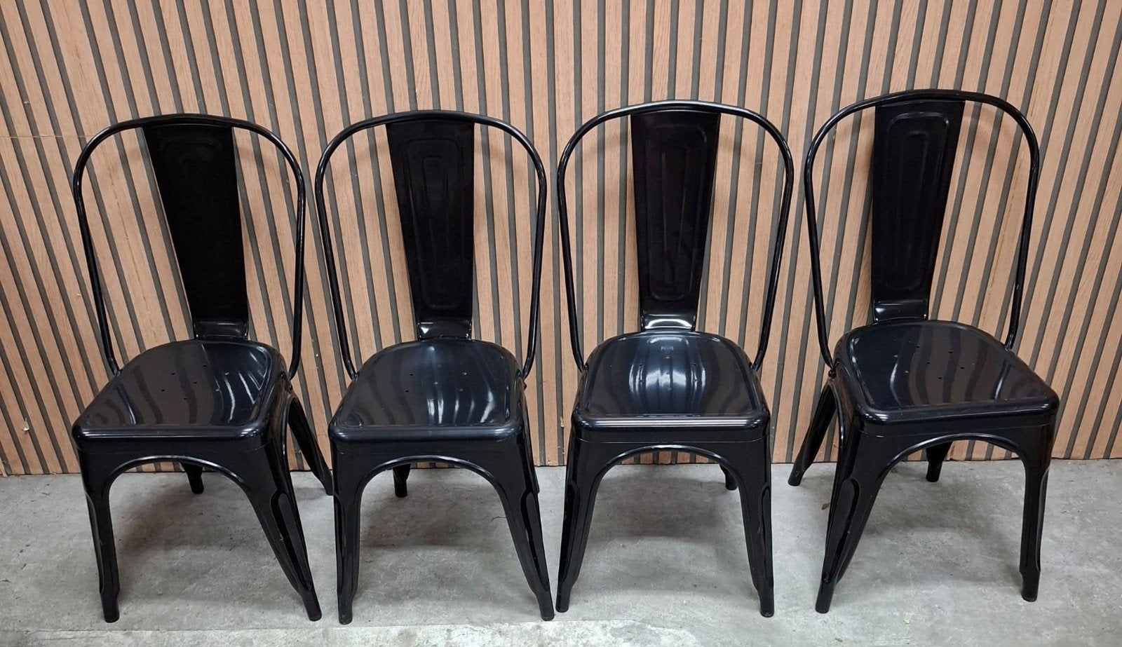 67 x zwarte stoelen metaal cafestoelen kantine horeca Tolix, Zwart, Ophalen of Verzenden, Zo goed als nieuw, Metaal