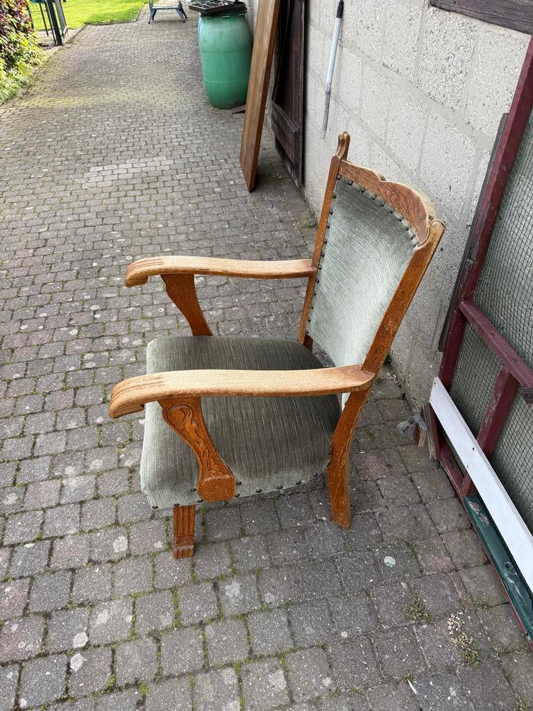 Antieke houten stoel met groene bekleding, Ophalen