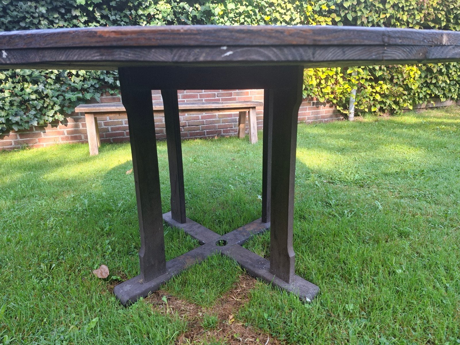 Gratis tuintafel met hardhouten onderstel en houten blad, Tuin en Terras, Ophalen, Gebruikt, Rond, Hout