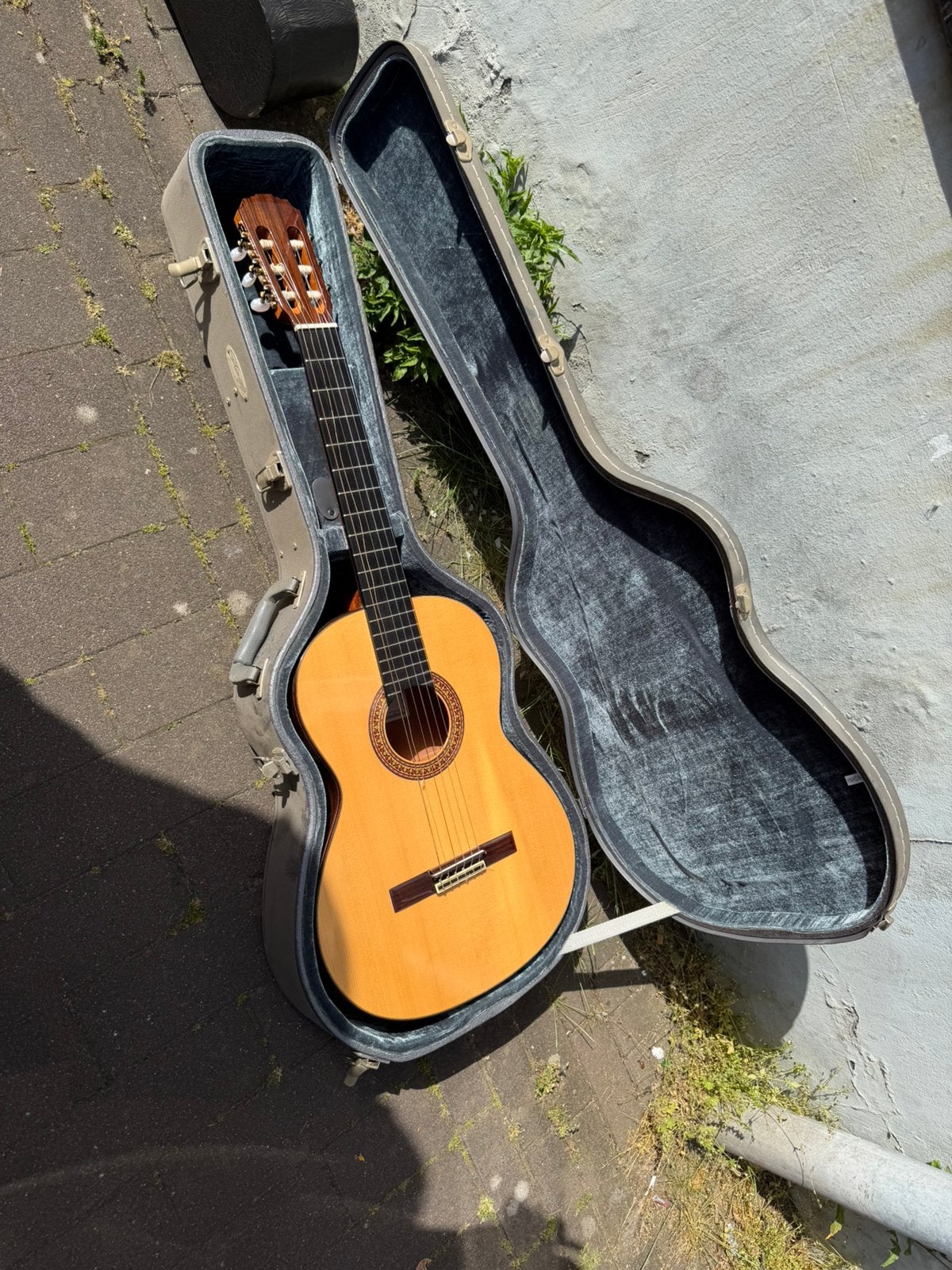 Gitaar met harde koffer, Ophalen, Zo goed als nieuw, Klassieke of Spaanse gitaar