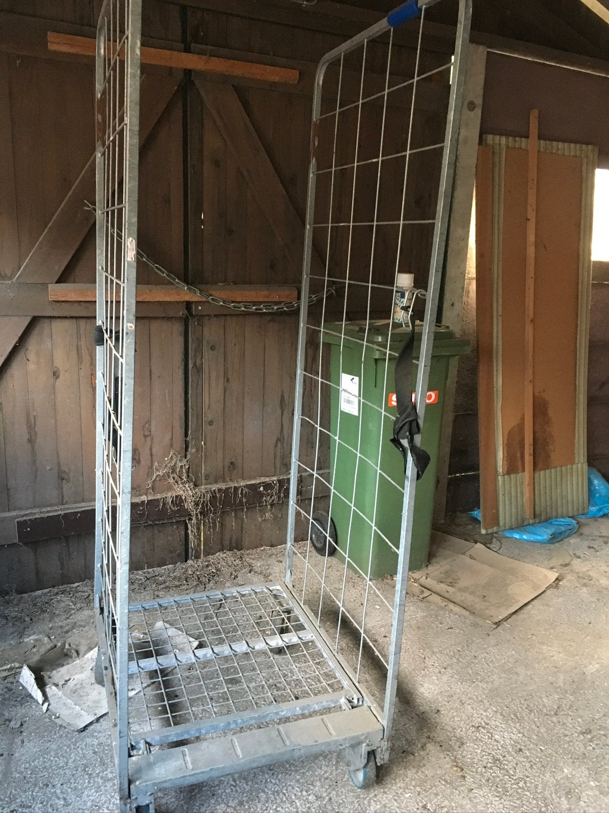 Te koop 2 rolcontainers, Doe-het-zelf en Verbouw, Transportwagens, 100 liter of meer, Ophalen, Gebruikt, Transportkar