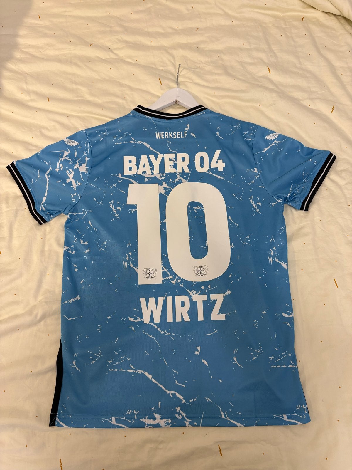 Castore Bayer 04 Leverkusen Wirtz 10 Thuisshirt Maat M, Ophalen of Verzenden, Zo goed als nieuw, Voetbal, Maat 48/50 (M)
